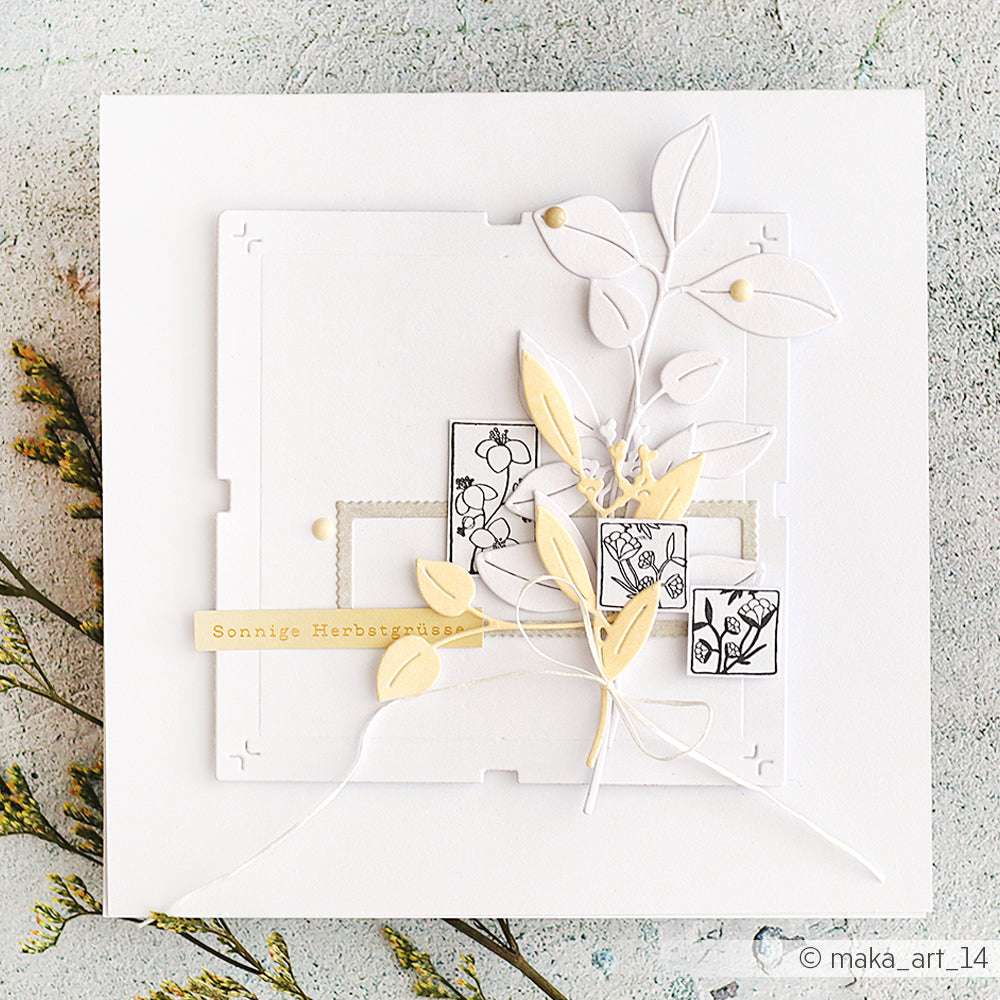 Quadratische weiße Karte mit geschichteten Papierblättern, floralen Linien und einem Etikett mit der Aufschrift "Sonnige Herbstgrüße". Erstellt mit der Alexandra Renke Eleganter Schichtblätter-Zweig Stanze für einen eleganten Herbstlook.