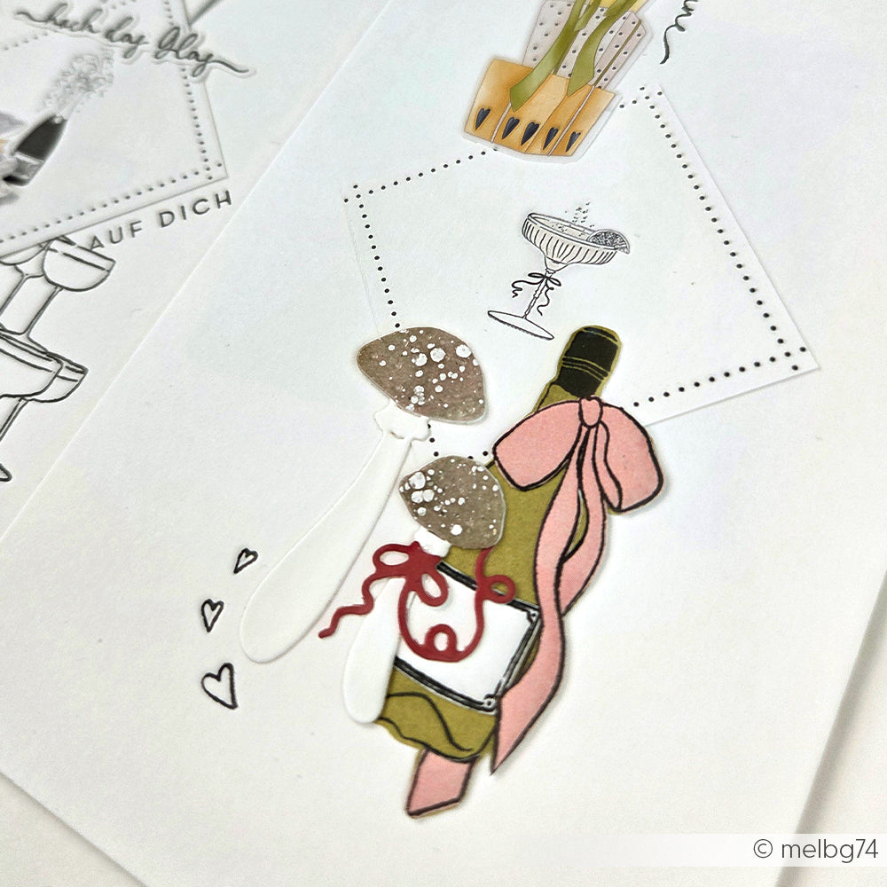 Grußkarte mit Flasche, Pilzen, Küchenutensilien und rosa Schleife auf weißem Hintergrund. Ideal für Bastler, die Alexandra Renke Motivstanze Glückspilze-Trio oder andere Stanzen für Papier und DieCut Systeme verwenden.