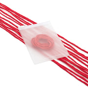 Ein durchscheinender Beutel von ☆, verziert mit roten Garnfäden und einem Rosenmotiv, das im Inneren teilweise sichtbar ist – diese elegante, handgenähte Kreation eignet sich ideal für Geschenkverpackungen und wird durch zarte Akzente aus Seidenschnur hervorgehoben.