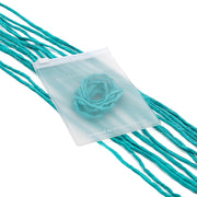 Ein durchscheinender Beutel von ☆ mit türkisfarbenen Seidenschnur-Fäden und einem Rosenmotiv, auf dessen Vorderseite „A Little SOMETHING“ steht. Dieses handgenähte Accessoire eignet sich perfekt für elegante Geschenkverpackungen.