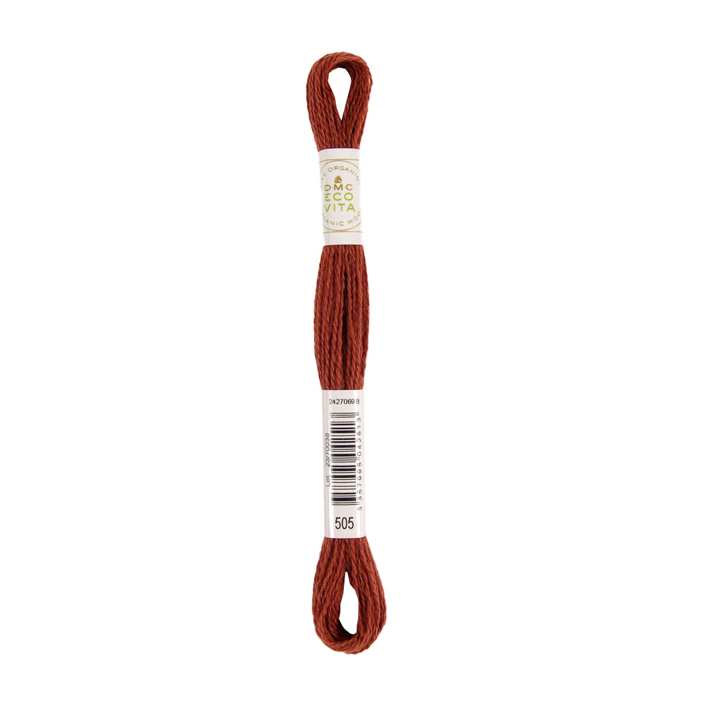 Ein Strang rotbraunes Stickgarn mit der Aufschrift „ECO VITA“, einem Barcode und der Nummer 505, hergestellt aus natürlich gefärbtem Garn – ideal als biologisches Stickgarn für Ihre Stickprojekte.