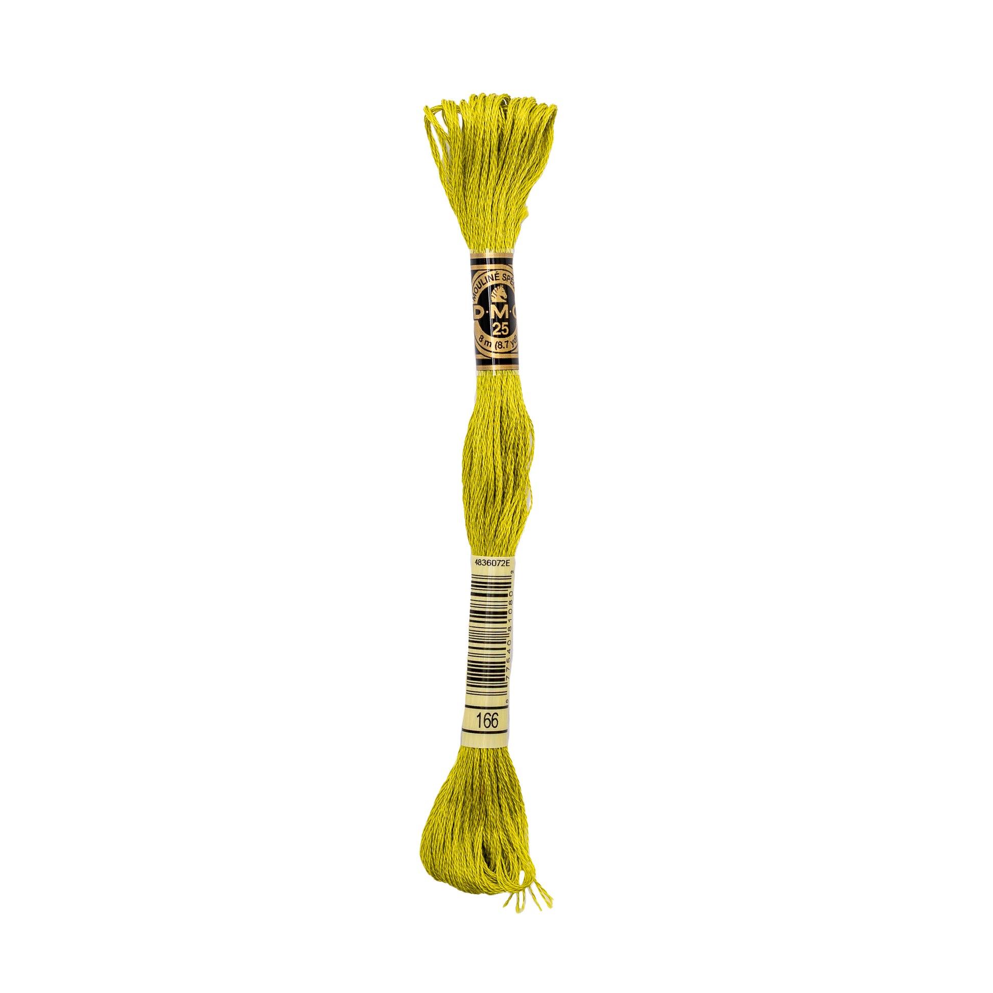 Ein Strang gelber DMC Stickgarn-Stickgarn, hergestellt aus 100% Baumwolle, mit Etiketten an beiden Enden und isoliert auf einem weißen Hintergrund.