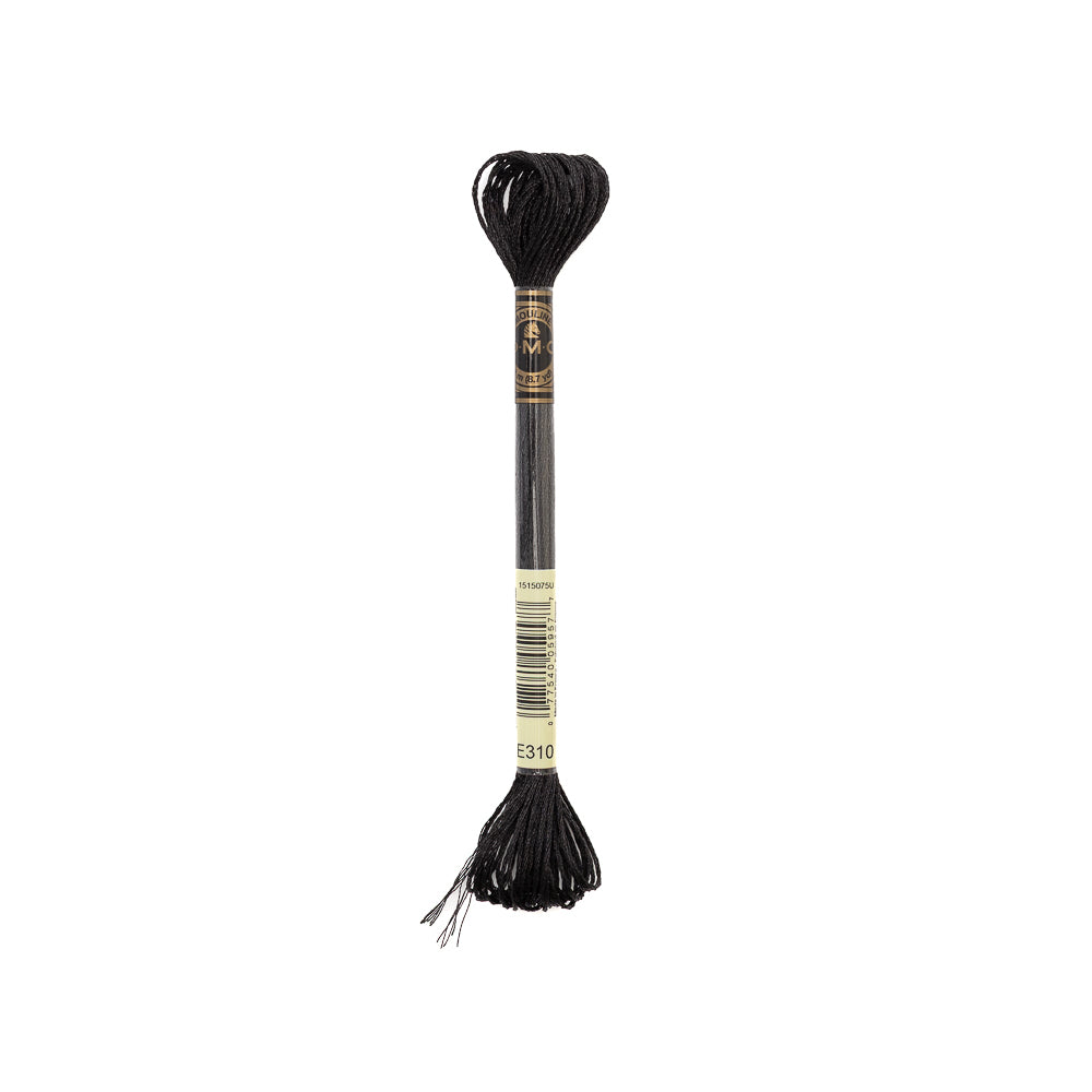 Ein Strang schwarzes DMC-Stickgarn mit goldenem und schwarzem Etikett, ideal, um Ihren kreativen Projekten Mouliné Light Effects und einen metallischen Glanz zu verleihen.
