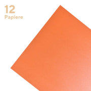 Orangefarbenes quadratisches Blatt ☆ Glanzpapier mit dem Text "12 Papiere" in Beige auf weißem Hintergrund.