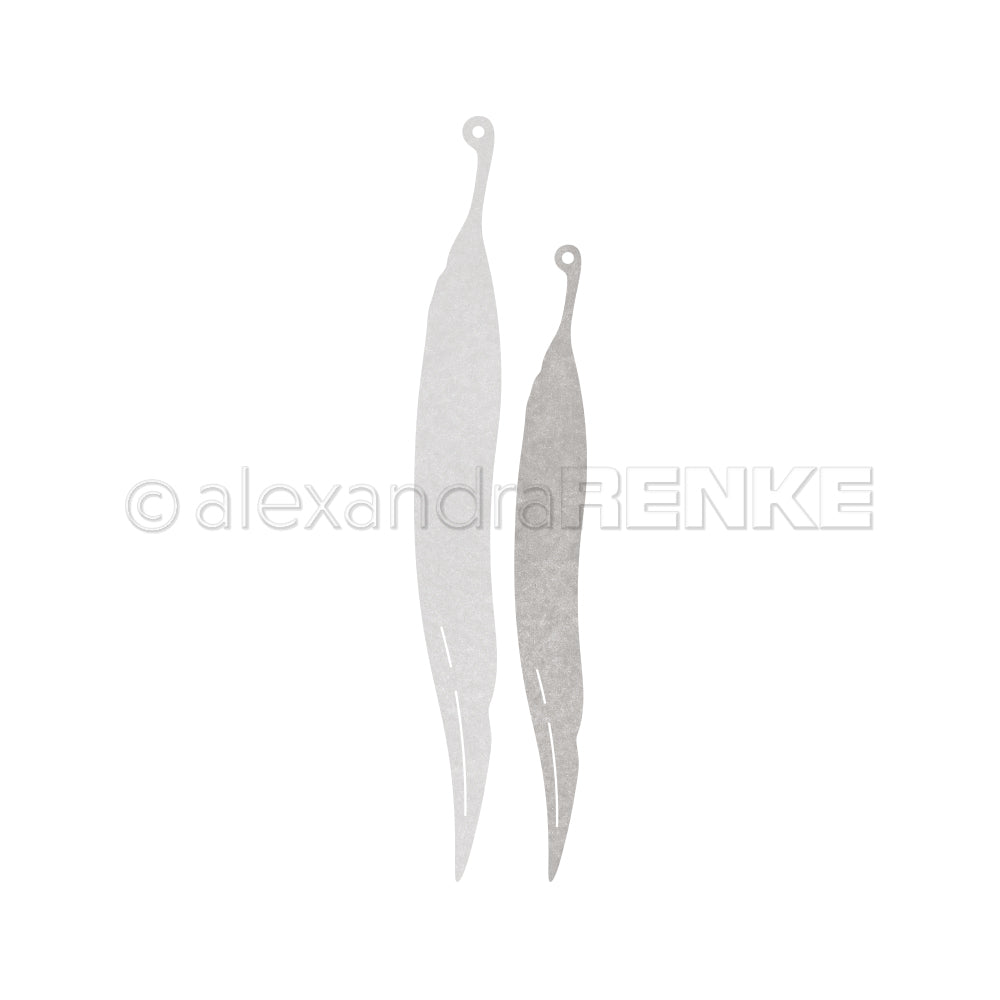 Zwei schlanke, silberne Metallstempel von Alexandra Renke mit geschwungenen Kanten und spitzen Spitzen, perfekt für Designpapiere oder Stanzsysteme, abgebildet auf weißem Hintergrund.