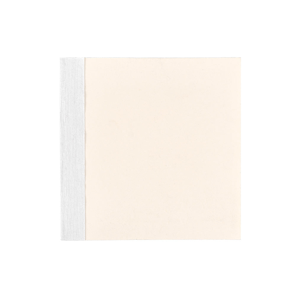 Ein minimalistischer, quadratischer Notizblock von ☆ mit weißem linken Einband - ideal als Gästebuch oder für Ihr einzigartiges Fotobuch.