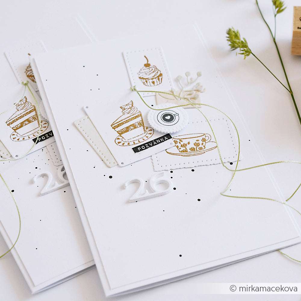 Zwei weiße Einladungskarten von Alexandra Renke mit Torten, Tassen, einer grünen Schnur und charmanten Akzent-Stempel-Motiven auf hellem Hintergrund.