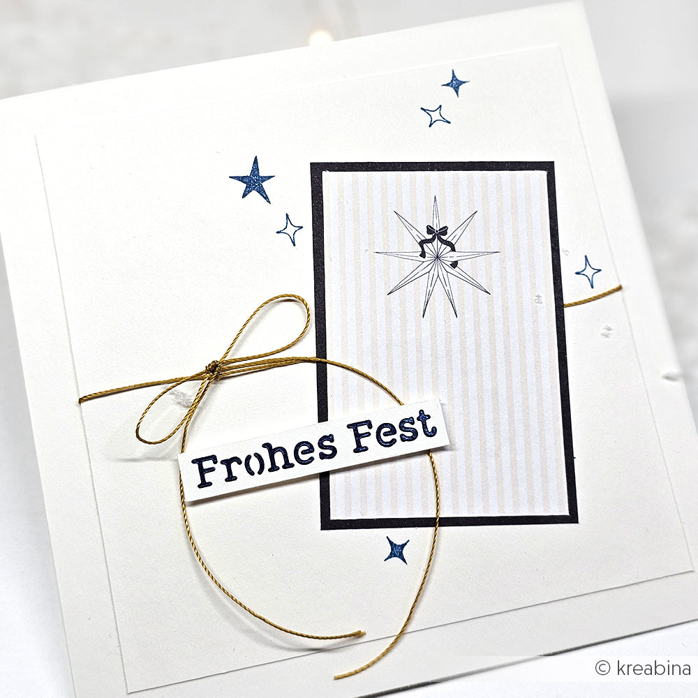 Handgefertigte weiße Weihnachtskarte von Alexandra Renke mit Sternen, einer goldenen Schnur und dem Text "Frohes Fest" auf der Vorderseite, gestaltet mit einzigartigen Akzent-Stempel-Akzenten.