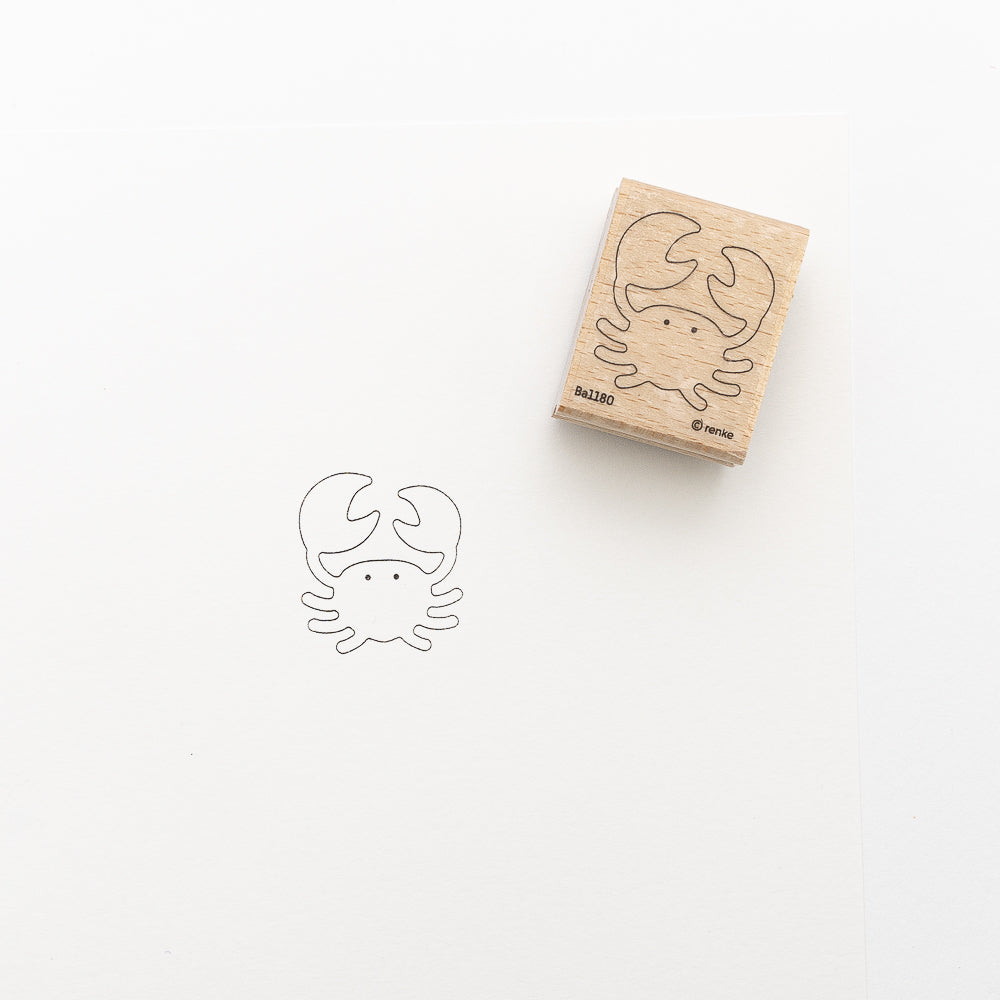 Ein Holzstempel von Alexandra Renke mit einer niedlichen Cartoon-Krabbe mit großen Krallen - ideal zum Basteln, für Stickprojekte oder für kreative Textildesigns mit Stempelfarbe auf Stoff.