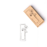 Ein Alexandra Renke Holzstempel mit floralem und geometrischem Muster ist auf weißes Papier gestempelt - ideal für kreative Papierprojekte oder individuelle Stempelgummi-Kreationen.