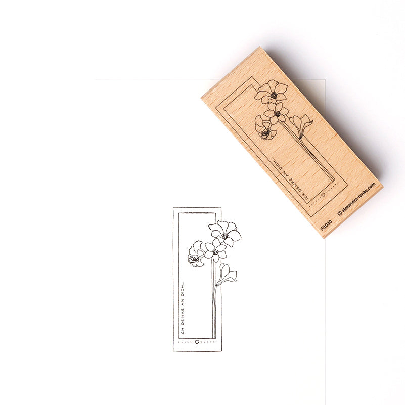 Ein Alexandra Renke Holzstempel mit floralem und geometrischem Muster ist auf weißes Papier gestempelt - ideal für kreative Papierprojekte oder individuelle Stempelgummi-Kreationen.