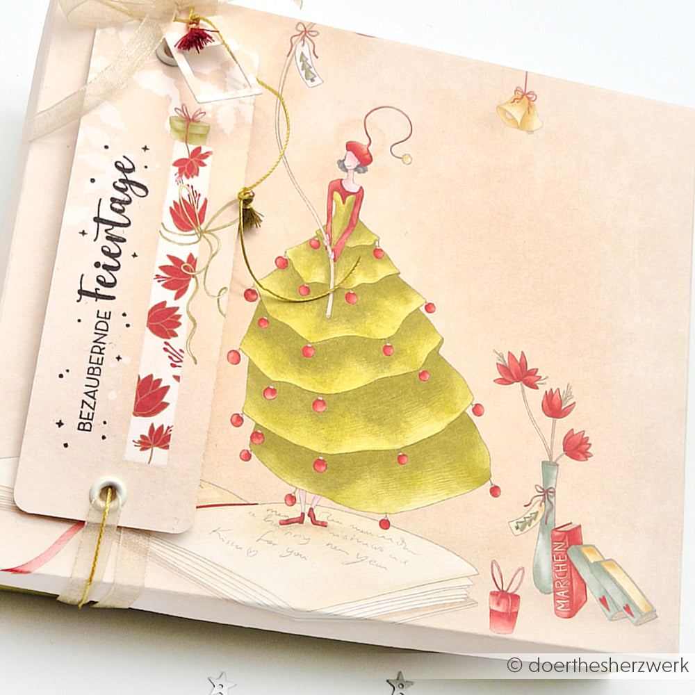 Illustration einer Frau im Weihnachtsbaumkleid mit festlicher Dekoration und einem "Feiertage"-Geschenkanhänger - ideal für Papierprojekte oder kreative Holzstempel-Designs von Alexandra Renke.