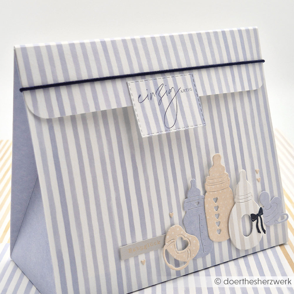 Gestreifte Geschenktasche von Alexandra Renke mit Dekorationen zum Thema Baby - Flaschen, Schnuller und Herzen in zarten Pastelltönen. Ideal für Papierprojekte oder zum Kombinieren mit Ihren Lieblings-Holzstempeldesigns.