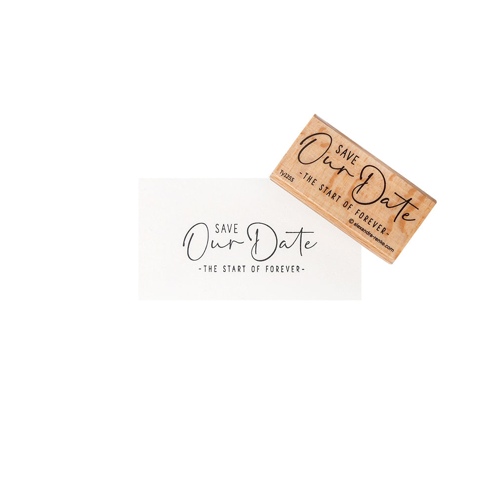 Weiße Karte und Holzstempel von Alexandra Renke, beide mit "Save Our Date - The Start of Forever" in Script- und Print-Schriften.