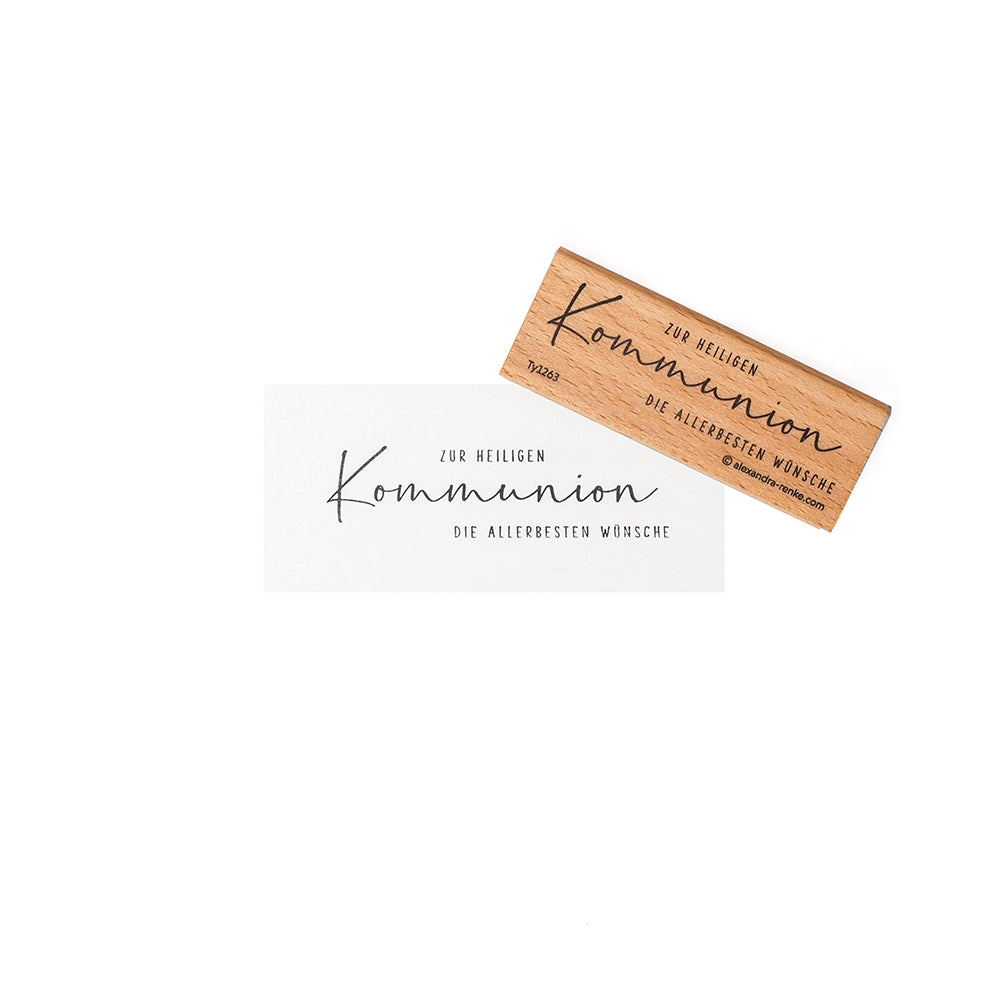 Ein Alexandra Renke Holzstempel mit Stempelgummi und eine weiße Karte zeigen: Zur heiligen Kommunion Die allerbesten Wünsche.