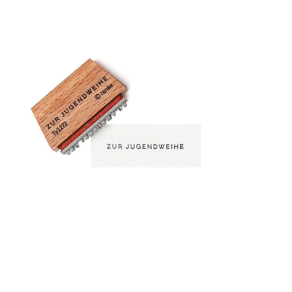 Der Holzstempel "ZUR JUGENDWEIHE" von Alexandra Renke mit einem scharfen Mini-Typo-Motiv auf weißem Papier - ideal für Jugendweihe-Feiern.