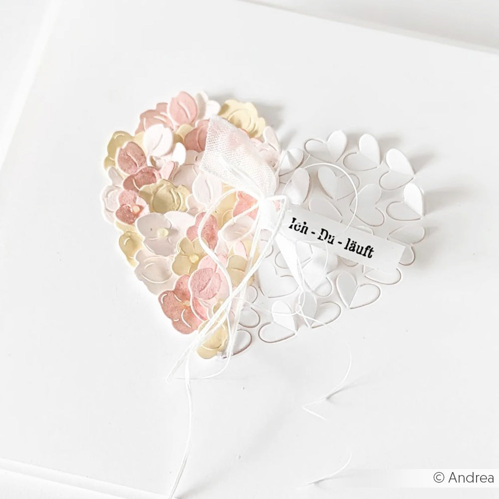 Handgefertigte Karte von Alexandra Renke mit einem Herz aus pastellfarbenen und weißen Designpapieren, zartem Band und dem Text "Ich - Du - läuft", mit charmanten Details aus einer Motivstanze Herz.