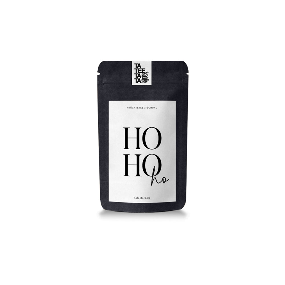Ein schwarzer Beutel mit Tateetata-Bratapfel-Früchtetee mit der Aufschrift „HO HO ho...“.