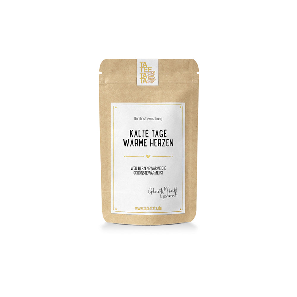 Beutel mit TaTeeTata-Rooibos-Tee mit dem Geschmack „Gebrannte Mandeln“, mit dem Namen „Kalte Tage, warme Herzen“.