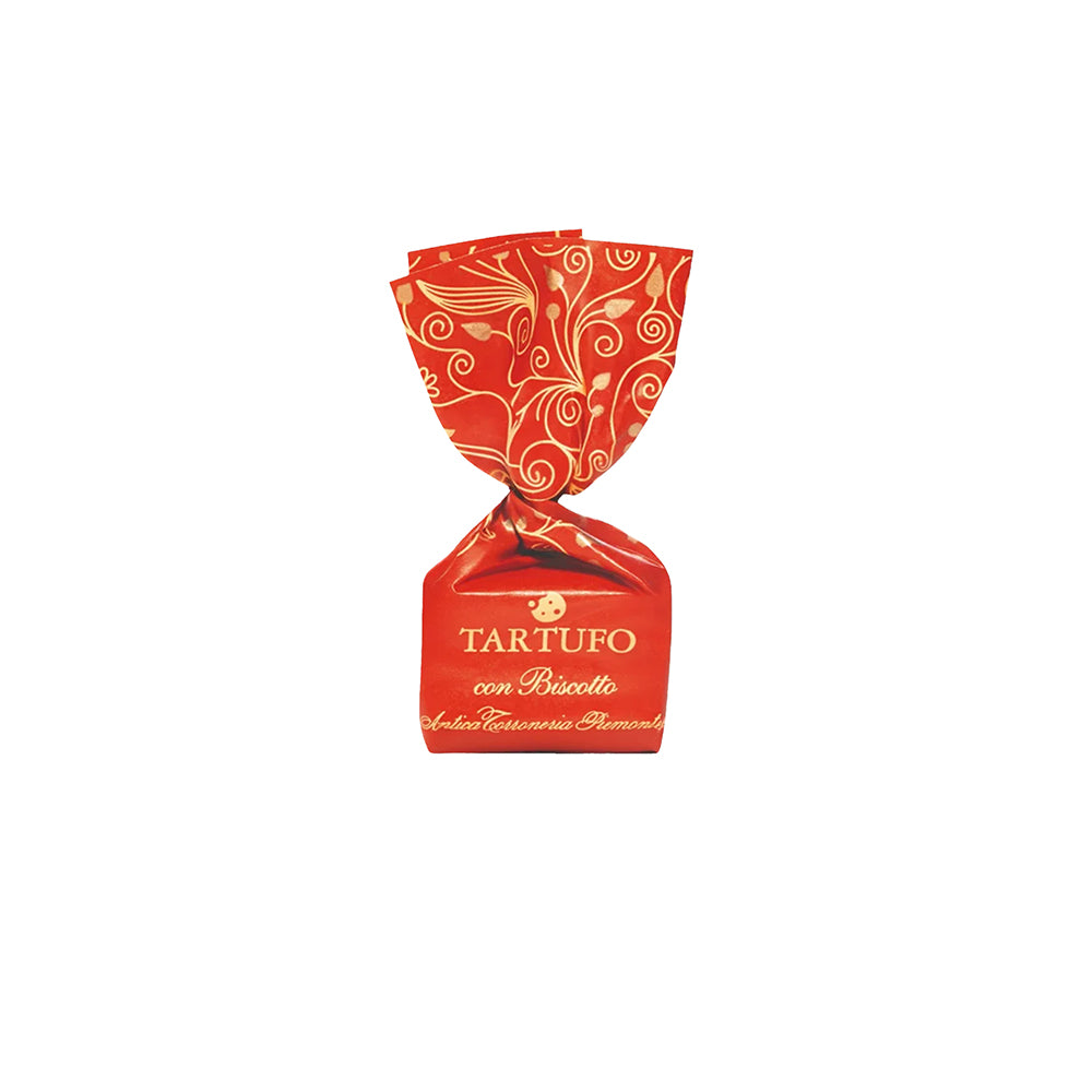 Eine rote, mit Goldmustern verzierte Verpackung für eine Tartufo con Biscotto-Trüffel aus dunkler Schokolade.