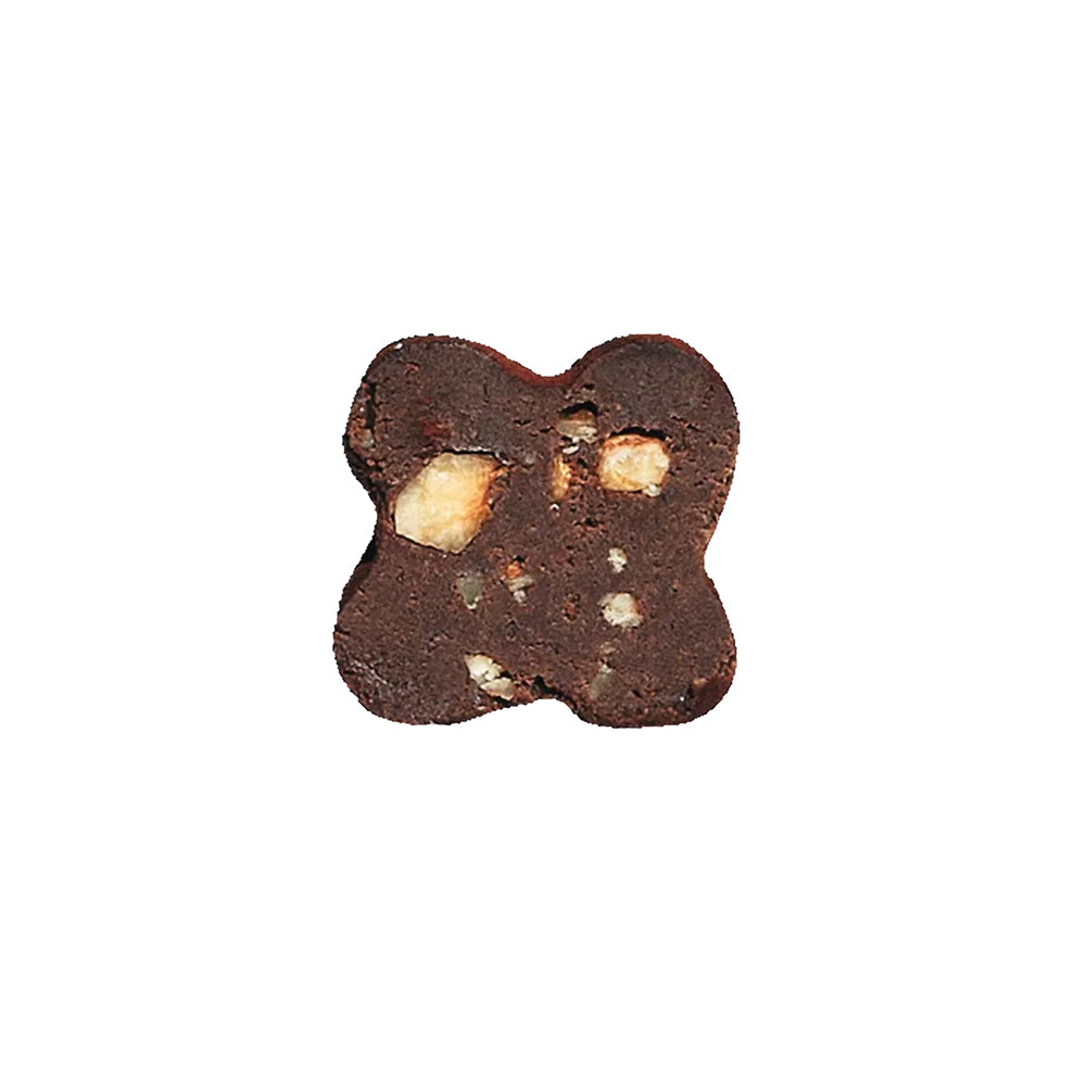 Kleeblattförmiger Schokoladenkeks mit piemontesischen Haselnüssen.