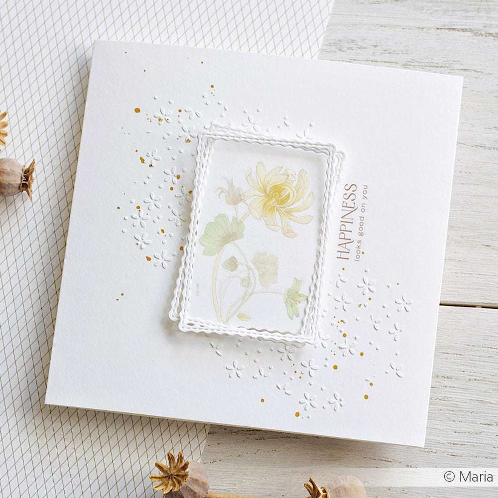Quadratische weiße Grußkarte von Alexandra Renke mit pastellfarbenem Blumendesign, Text "Happiness", Prägedetails und Schablonenakzenten - ideal für Papierprojekte oder kreative Schablonen-Fans.