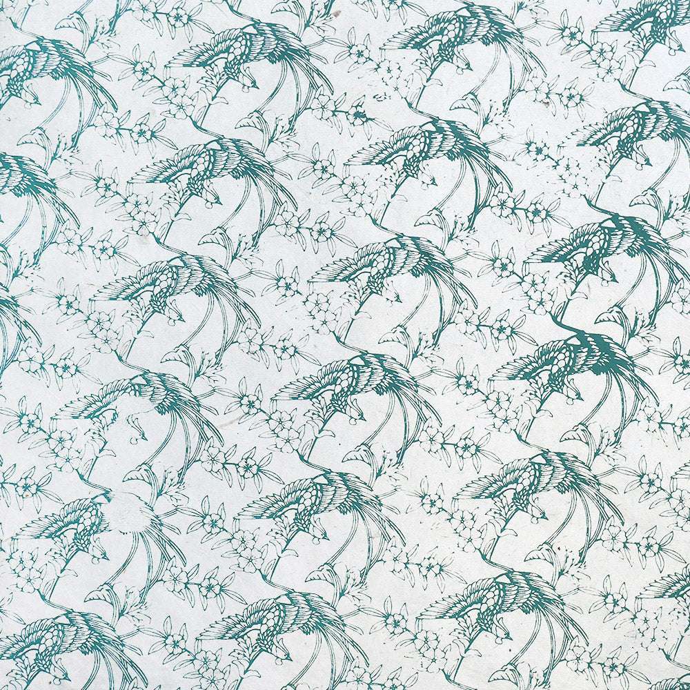 Grüner Line Art Koi-Fisch und Wasserpflanzen Rapport auf strukturiertem weißen Nepalpapier von ☆, ideal für Buchbinden oder Geschenke Verpacken.