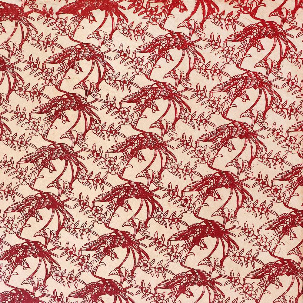 Rot-weiß gemusterter Stoff von ☆, mit sich wiederholenden Blumen- und Blattmustern in diagonalen Reihen - ideal für Buchbinden oder als stilvolle Geschenkverpackung.