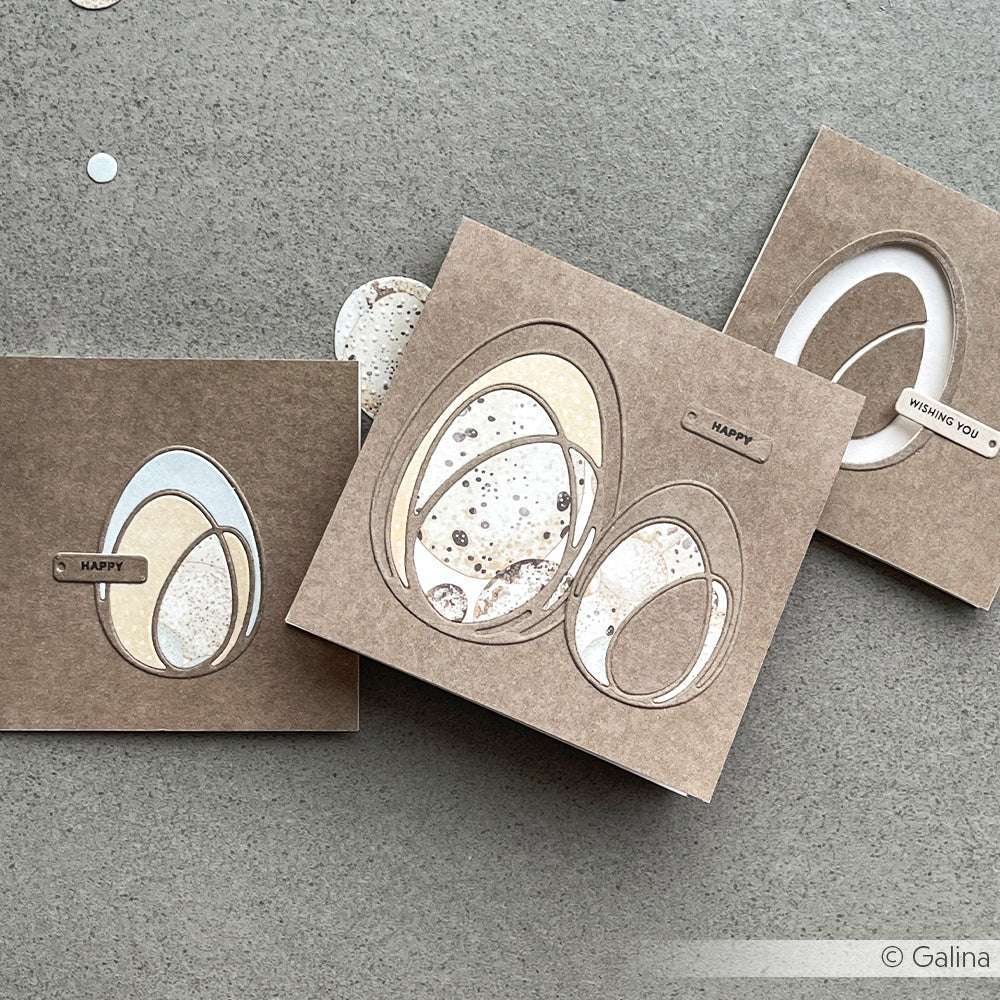 Drei braune Grußkarten mit abstrakten Eimotiven aus der Alexandra Renke Motivstanze Ei und kleinen Aufklebern mit der Aufschrift HAPPY und WISHING YOU.