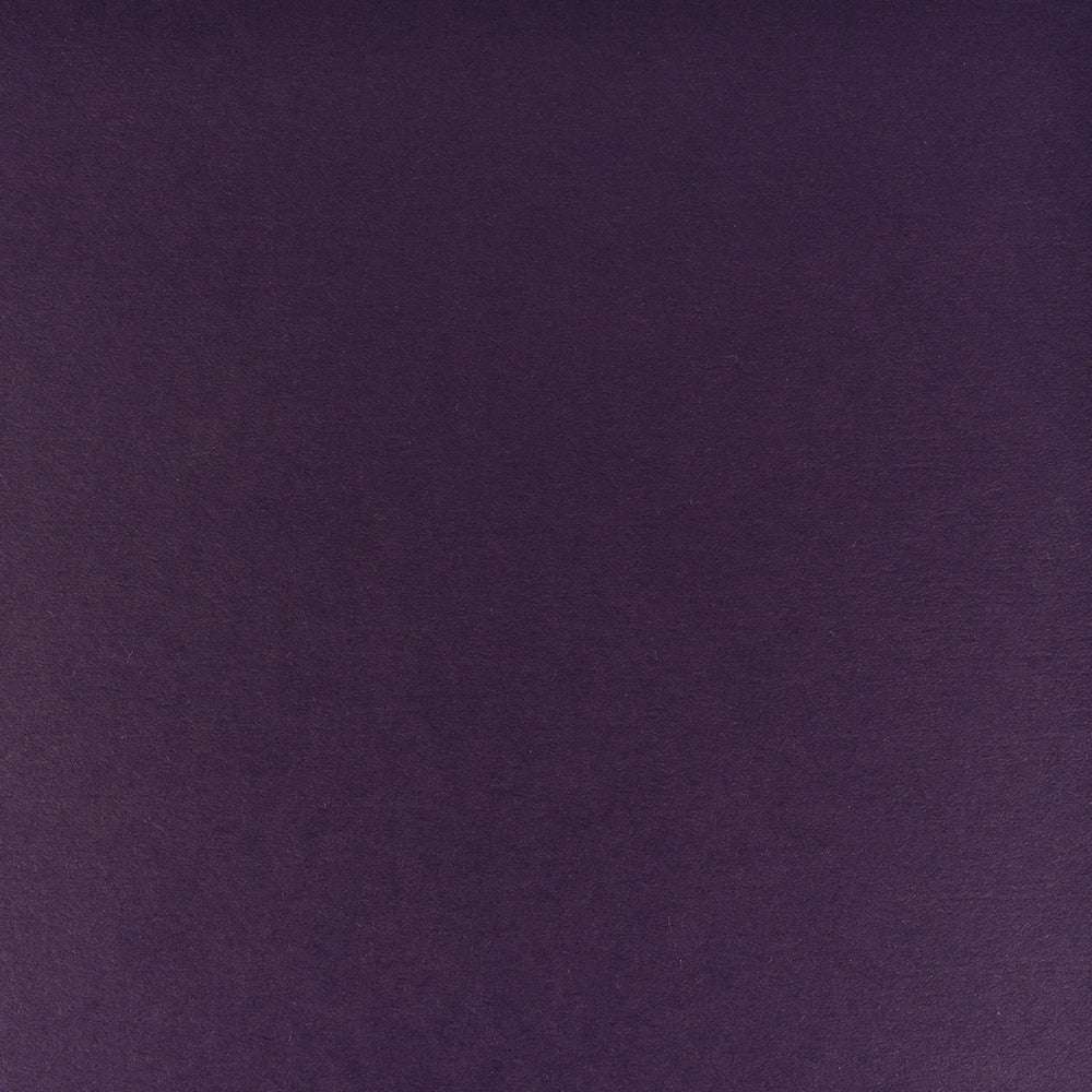 Satter, dunkelvioletter, strukturierter Hintergrund, der an Alexandra Renke Kartenmaterial erinnert - ideal für Schachtelbau- oder Buchbinden-Projekte.