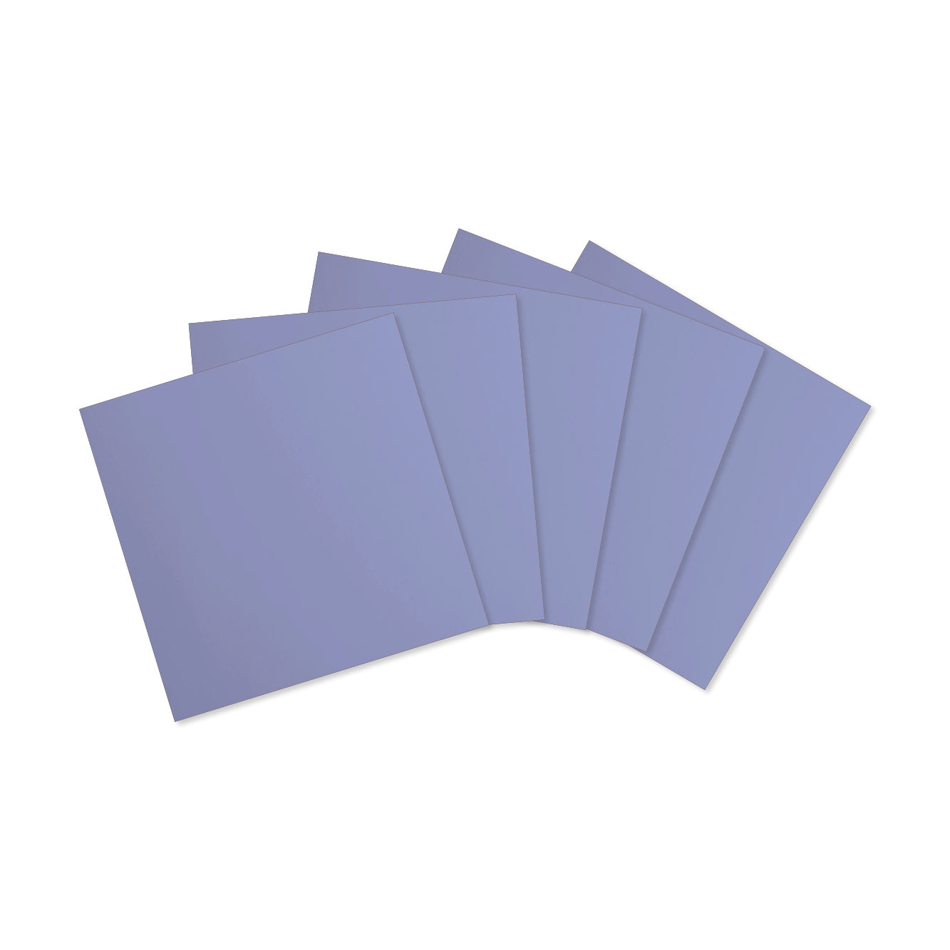 Fünf sich überlappende Bögen aus einfarbigem, hellviolettem, strukturiertem Karton von Alexandra Renke, fächerförmig auf einem weißen Hintergrund angeordnet. Das säurefreie Papier eignet sich ideal für Archivierungsprojekte.