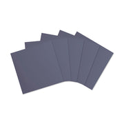 Fünf dunkelgraue Bögen „strukturiertes Papier sandpaper“ von Alexandra Renke sind auf einem weißen Hintergrund fächerförmig angeordnet.