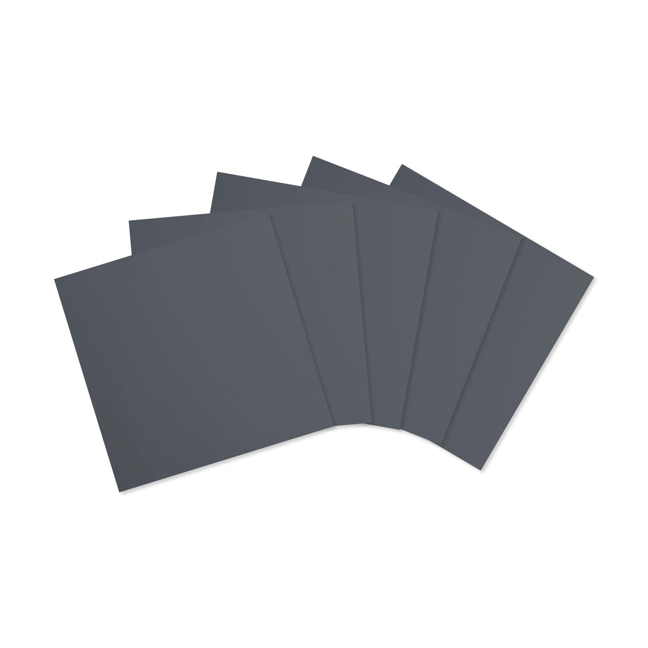Fünf Bögen dunkelgraues, strukturiertes „Sandpaper“-Papier von Alexandra Renke sind auf einem weißen Hintergrund fächerförmig angeordnet.