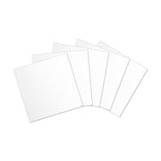 Fünf leere, weiße, quadratische Bögen aus strukturiertem Karton (216 g/m²) sind auf einem weißen Hintergrund fächerförmig angeordnet.