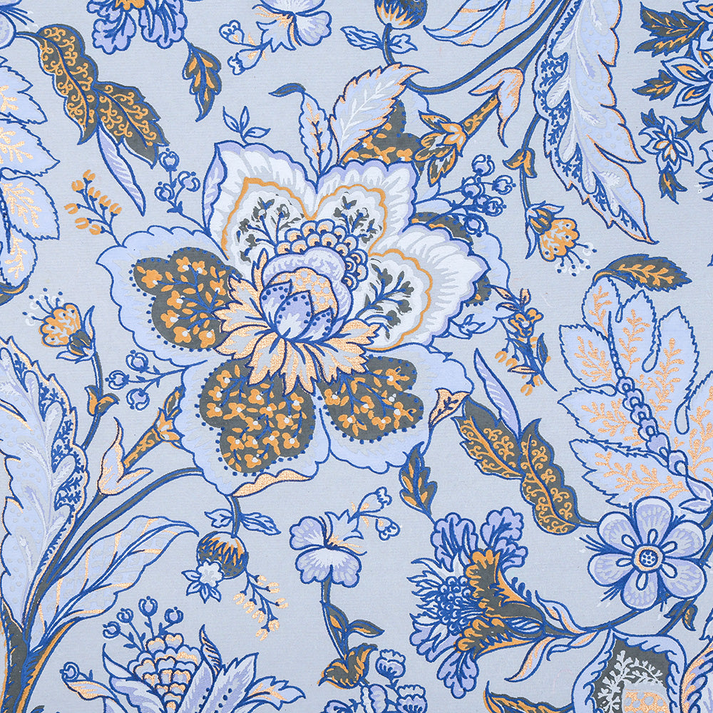 ☆ Blau-goldenes Blumenmuster mit großen, verschlungenen Blüten und Blättern auf hellblauem Baumwollpapier - ideal für handgefertigte Geschenke Verpacken.