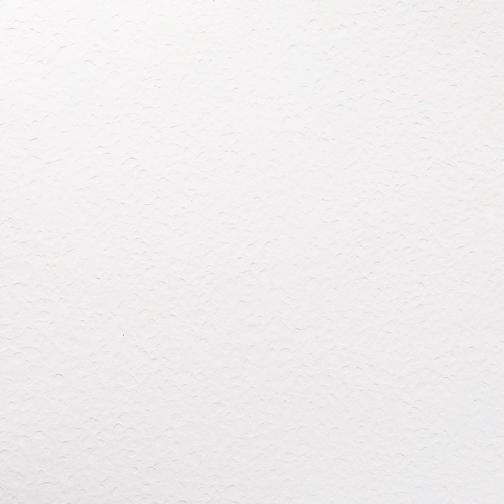 Nahaufnahme einer glatten, weißen, strukturierten Oberfläche, möglicherweise Tropfenpapier oder Aquarellpapier von Alexandra Renke, ideal für Buchbinderei und kreative Projekte.