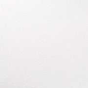 Nahaufnahme einer glatten, weißen, strukturierten Oberfläche, möglicherweise Tropfenpapier oder Aquarellpapier von Alexandra Renke, ideal für Buchbinderei und kreative Projekte.