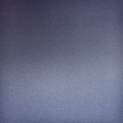 Eine strukturierte Oberfläche mit einem Farbverlauf aus dunkelblauen und violetten Tönen, mit einem dezenten Schimmer-Effekt von ☆-perfekt für Papierkunstwerke.