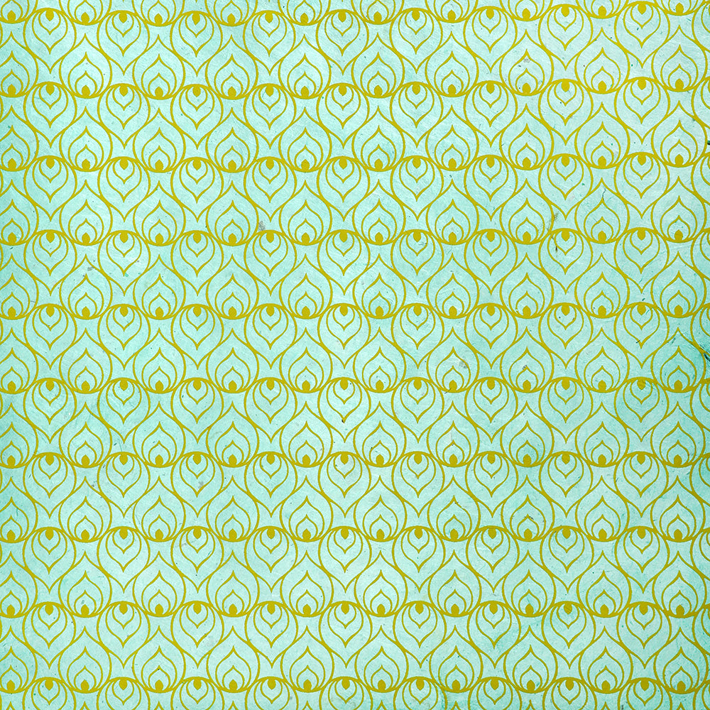 Sich wiederholende gelbe Pfauenfedermotive auf einem hellblau-grünen Hintergrund von ☆-perfekt als nachhaltige Geschenkverpackung oder zum Basteln mit diesem schönen, handgeschöpften Papier.