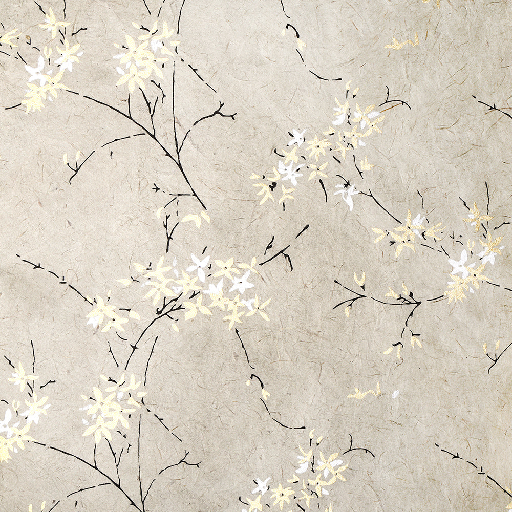 Zarte weiße Blumen mit schwarzen Zweigen auf einem strukturierten beigen Hintergrund - hergestellt aus nachhaltigem Geschenkpapier von ☆.