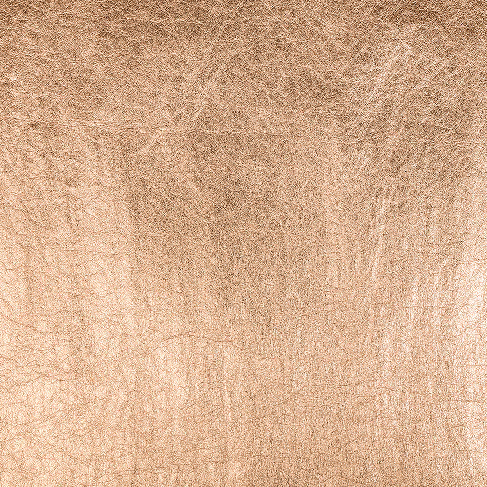 Texturierte Oberfläche in Roségoldmetallic mit feinen Linien und leichtem Glanz - ideal für die Kartenherstellung oder als hochwertiges Bucheinbandmaterial. Marke: Alexandra Renke.