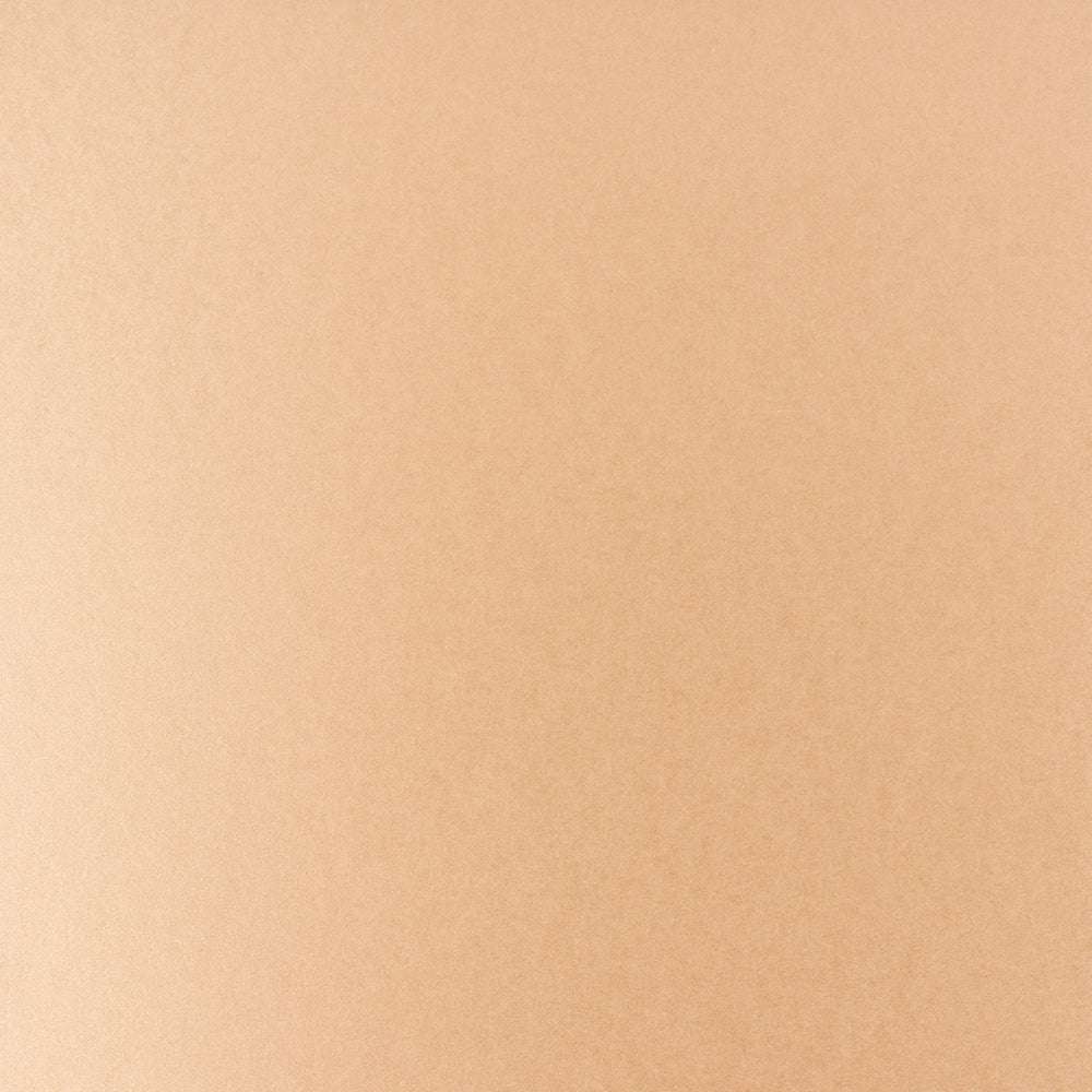 Hellbraune strukturierte Oberfläche aus ☆ mit glatter, gleichmäßiger Optik, dezenten Schattierungen und einem sanften Schimmer-Effekt, der an feine Papierkunstwerke erinnert.