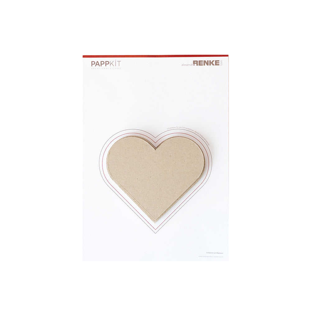 Herzförmiger Kartonausschnitt auf weißem Papier mit "PAPPKit" und "Alexandra Renke" oben drauf - ein kreatives Geschenkverpackungs- oder Herzschachtel-Bastelset für Ihr nächstes Projekt.