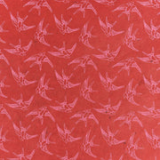 Weiße Schwalben schweben auf einem roten Nepalpapier-Hintergrund von ☆-ideal für Buchbinderei oder Geschenkverpackungen.