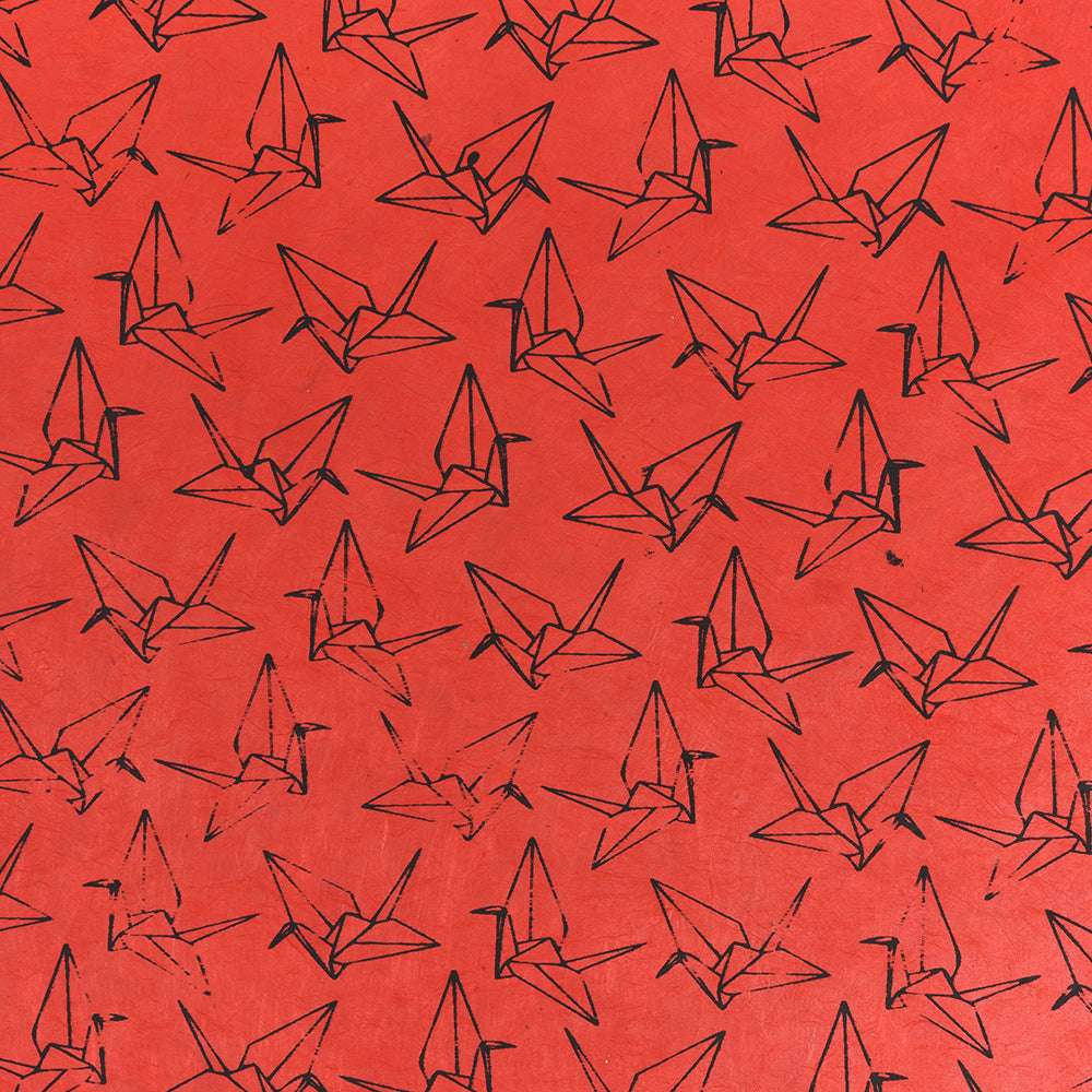 Verleihen Sie Ihren Buchbinden-Projekten oder Geschenkverpackungen eine einzigartige Note mit dem schwarzen Origami-Kranich-Umrissmuster auf rotem Hintergrund von ☆.