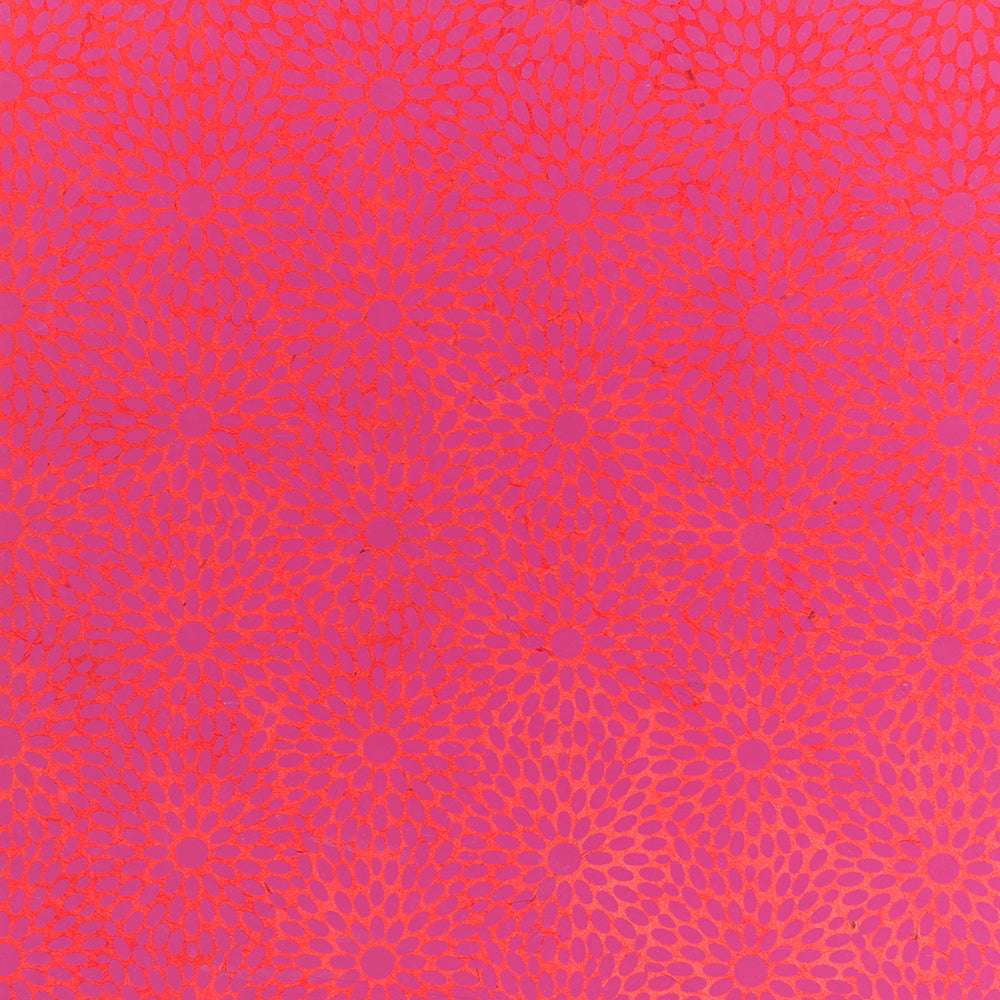 Rotes und violettes abstraktes Blumenmuster mit gebündelten Blütenblättern, die sich strahlenförmig ausbreiten, inspiriert von traditionellem Nepalpapier - ideal für Bastelarbeiten oder Geschenkverpackungen. Marke: ☆.