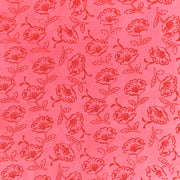 Das ☆ Geschenkpapier zeigt ein rotes Blumen- und Blattmotiv auf rosafarbenem Hintergrund mit sich wiederholenden stilisierten Blumen, hergestellt aus nachhaltigem Papier für einen umweltfreundlichen Touch - perfekt für Geschenkverpackungen.