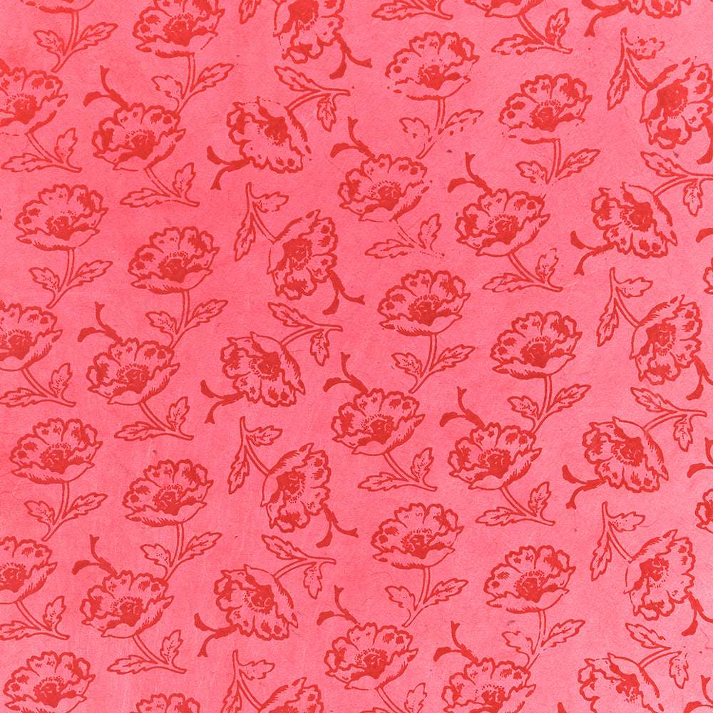 Rotes Blumenmuster mit blühenden Blumen und Blättern auf rosafarbenem Hintergrund, hergestellt von ☆ auf exquisitem Nepalpapier - ideal zum Verpacken von Geschenken mit einer einzigartigen Note.