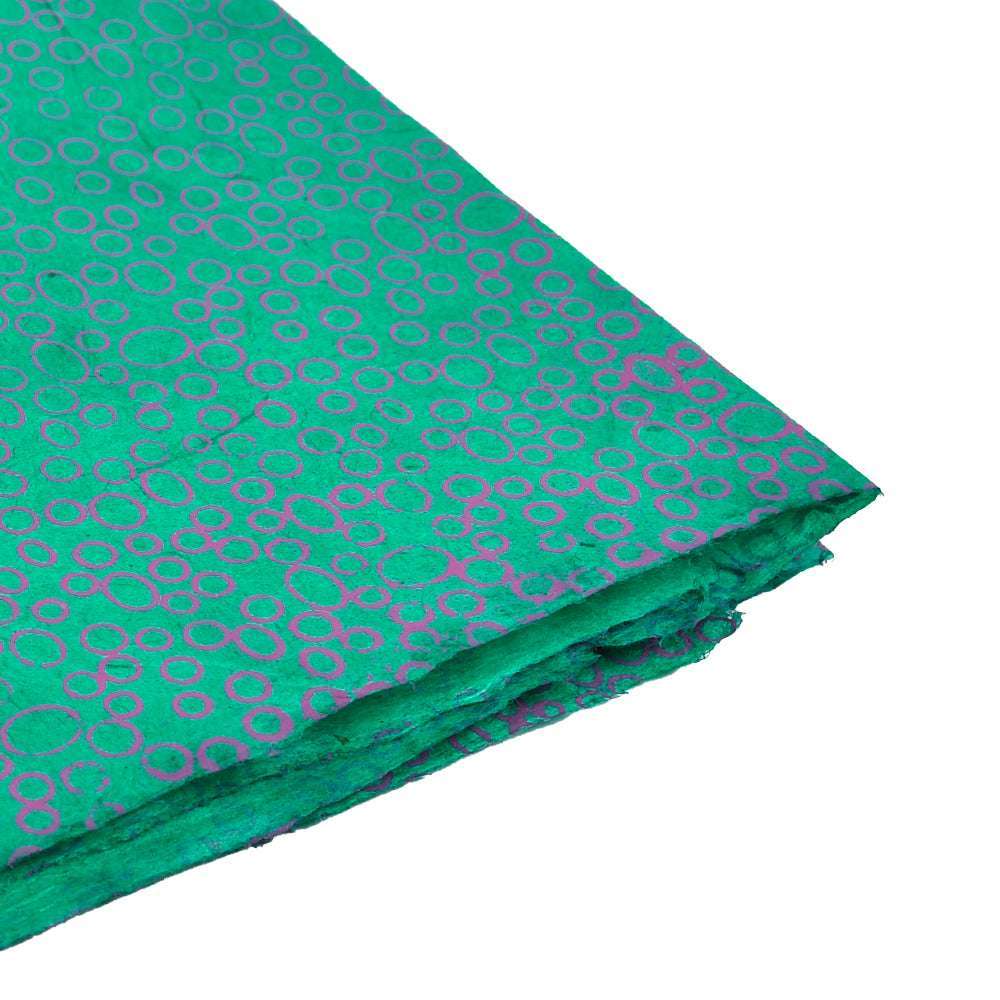 ☆ grüner Stoff mit rosa Kreismuster, sauber gefaltet auf weiß-ideal für Buchbinden-Projekte oder kreatives Geschenke Verpacken.