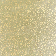 Goldenes Blumenmuster auf strukturiertem hellgrünem Nepalpapier von ☆, mit verschlungenen Blättern und kleinen Blüten - ideal für Buchbinden oder Geschenke Verpacken.